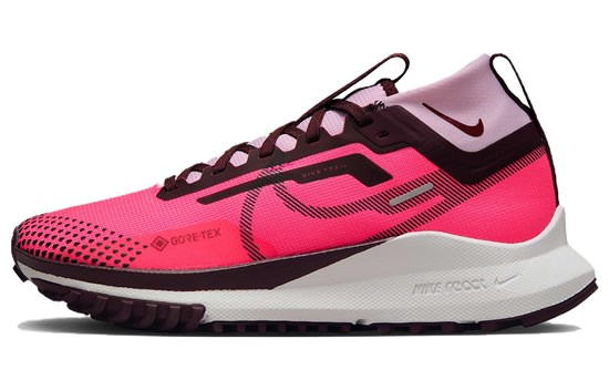 Nike React Pegasus Trail 4 Gore Tex Hyper Pink Team Red Pink Foam Burgundy Crush Women's FN7769-600 - фото 632413